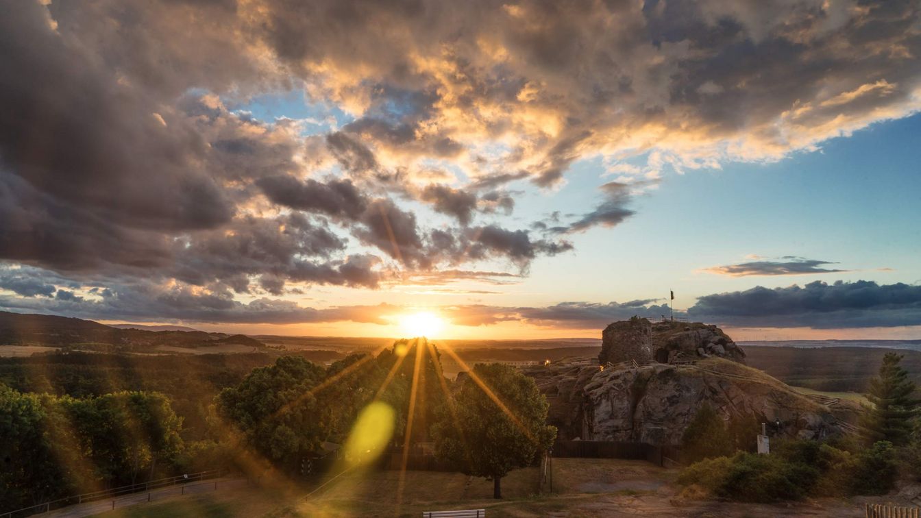 Sonnenuntergang auf Burg und Festung Regenstein