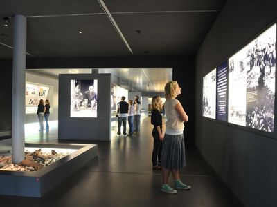Dauerausstellung im Museumsgebäude der KZ-Gedenkstätte