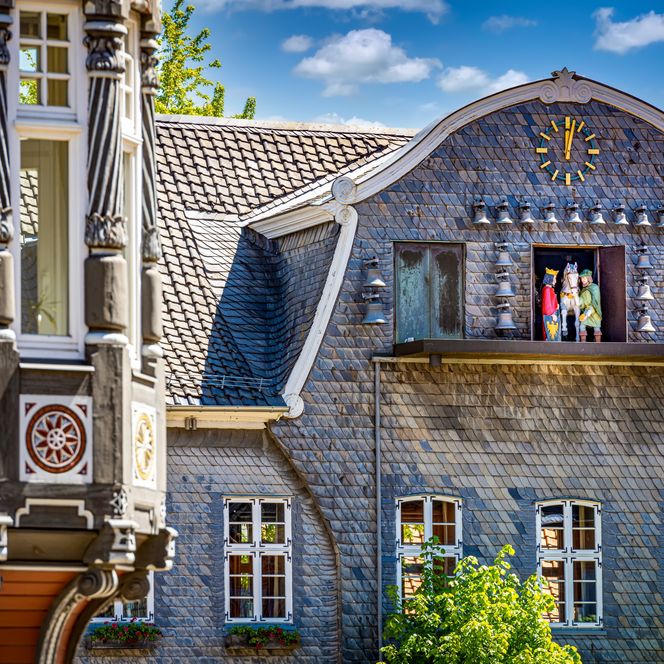 Blick auf das Glockenspiel am Markt in Goslar
