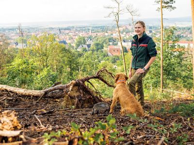 Försterin Jenny Klawe an der Hammwarte