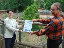 Urkundenübergabe an Zoo Aschersleben