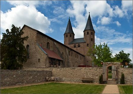 Kloster Drübeck - Ansicht vom Stiftsgarten auf die Kirche St. Vitus