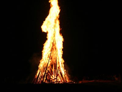 Osterfeuer in Elend