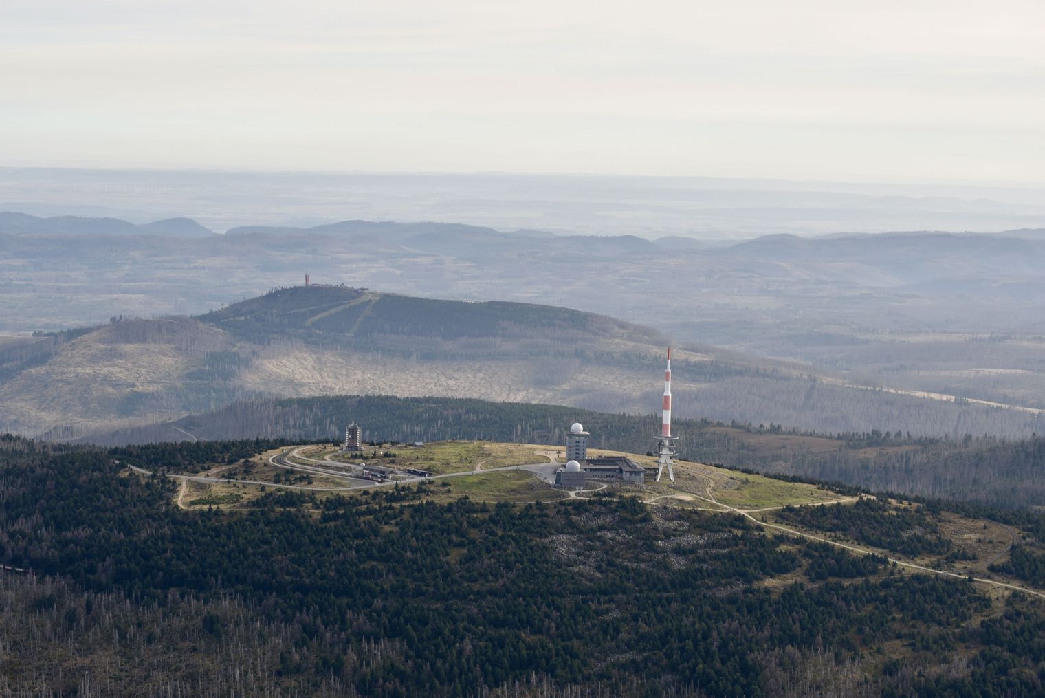 Rundflug um den Brocken mit Wurmberg im Hintergrund