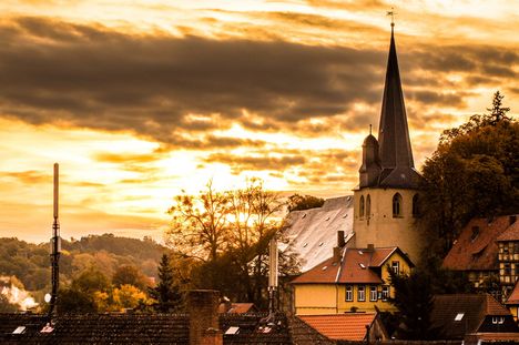 Die Bartholomäuskirche im Abendlicht