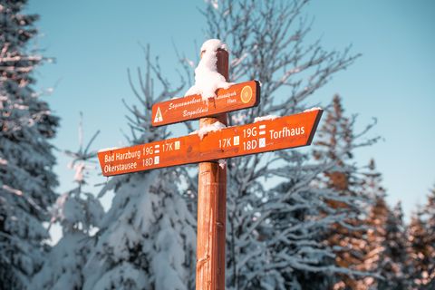 Wegweiser auf dem Sonnenberg