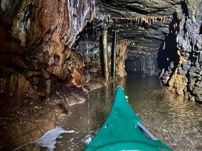 Wasser im Schacht von unten und oben