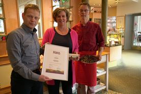 Urkundenübergabe "Typisch Harz" an Café Peter, Bad Harzburg