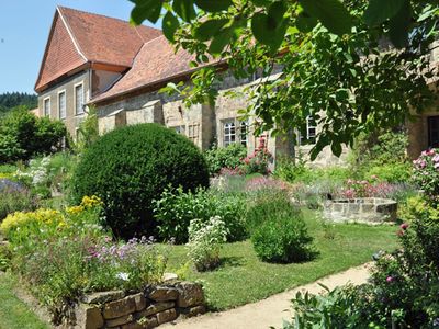 Kloster Michaelstein - Kräutergarten mit Blick auf die östliche Klausur