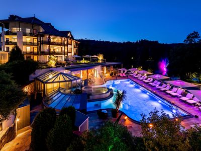  Blick auf Außenpool Laguna SPA Abend