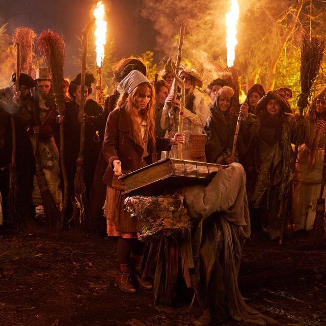 Die kleine Hexe am Hexenbuch