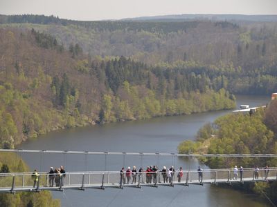 Außensicht auf die Hängebrücke TitanRT