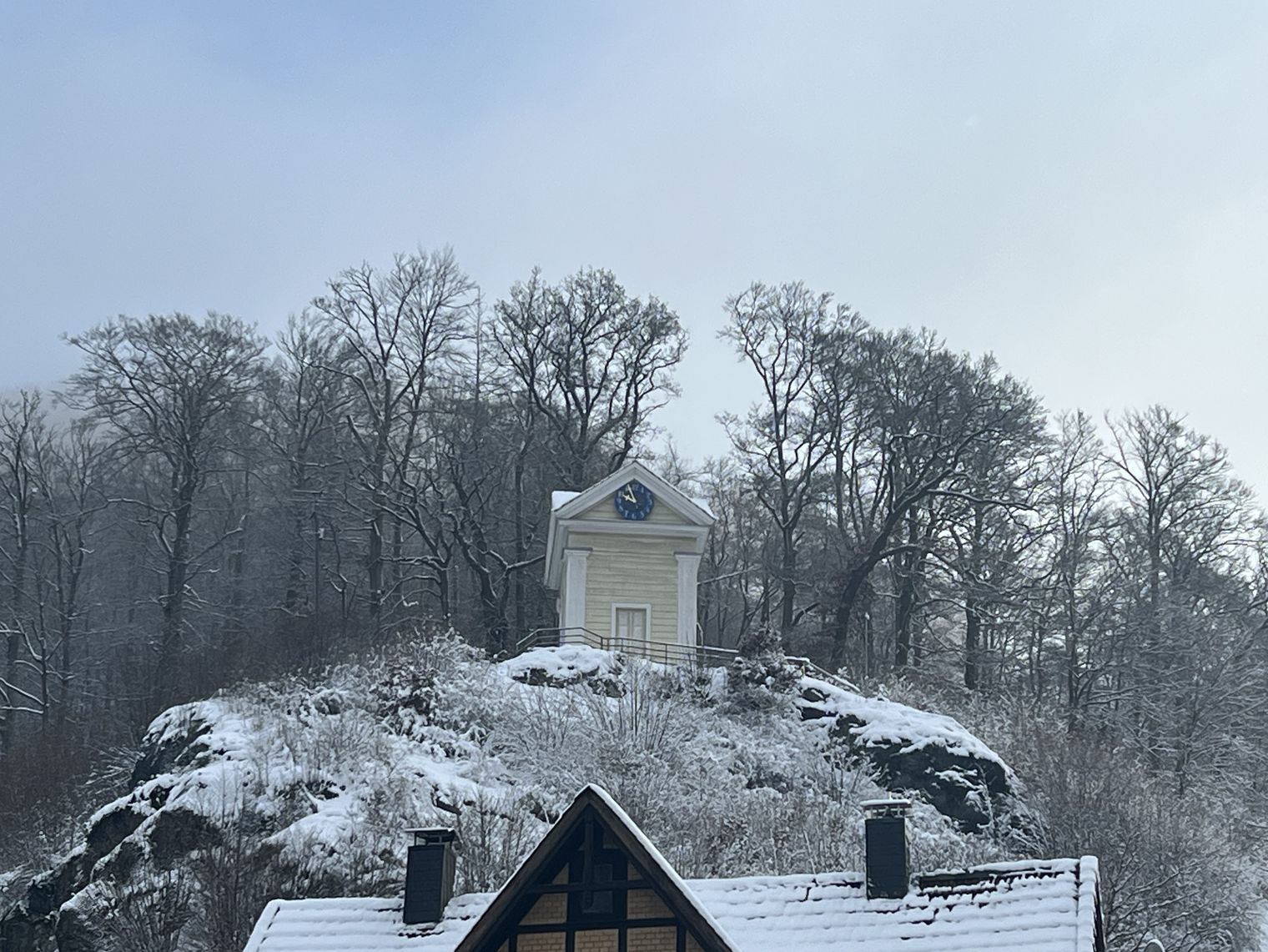 Glockenturm Zorge bei Schnee