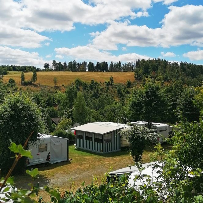 Campingplatz am Bärenbache in Hohegeiß - Wohnmobile mit Vorzelt