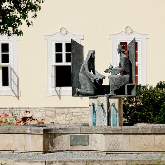 Roswithaskulptur Kloster Brunshausen