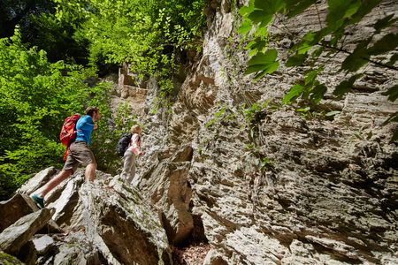 Karstwanderweg an der Dinsterbachschwinde bei Questenberg