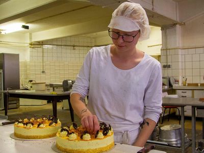 Friwi Werk Witte oHG Stolberg - Lilly Ann Müller in der Konditorei