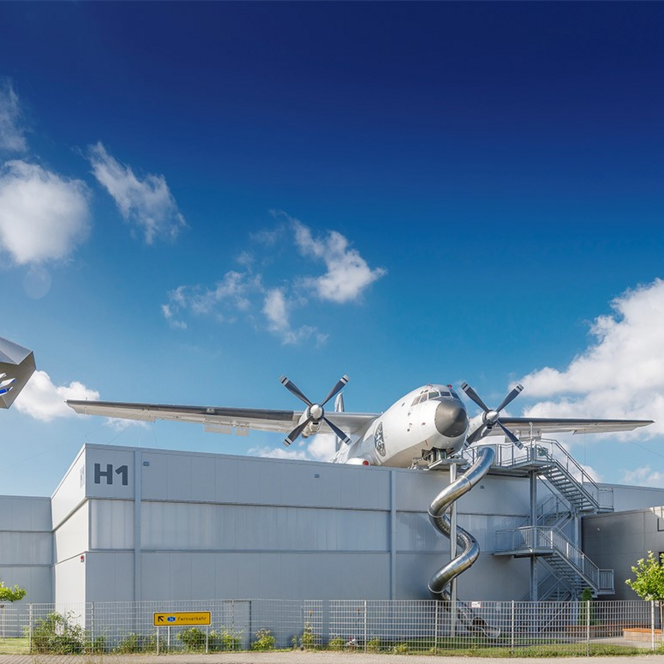 Luftfahrtmuseum Wernigerode - Außenansicht mit Transall