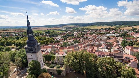 Blick auf den schiefen Turm in Bad Frankenhausen