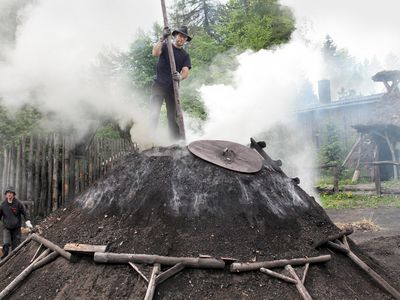 Feuer im Meiler Harzköhlerei