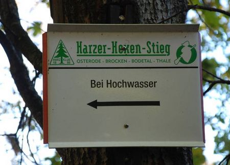 Harzer-Hexen-Stieg - Hochwasserschild zur Kennzeichnung einer Umleitung