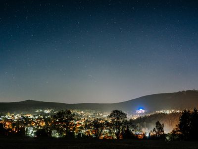 Bild zeigt Blick auf Braunlage bei Nacht