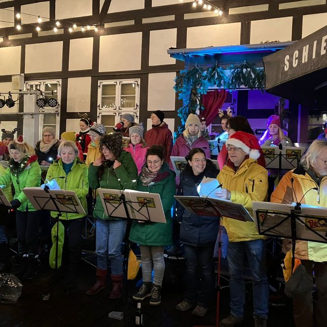 Weihnachtskonzert des Pop Chor´n Goslar auf dem Weihnachtsmarkt Goslar
